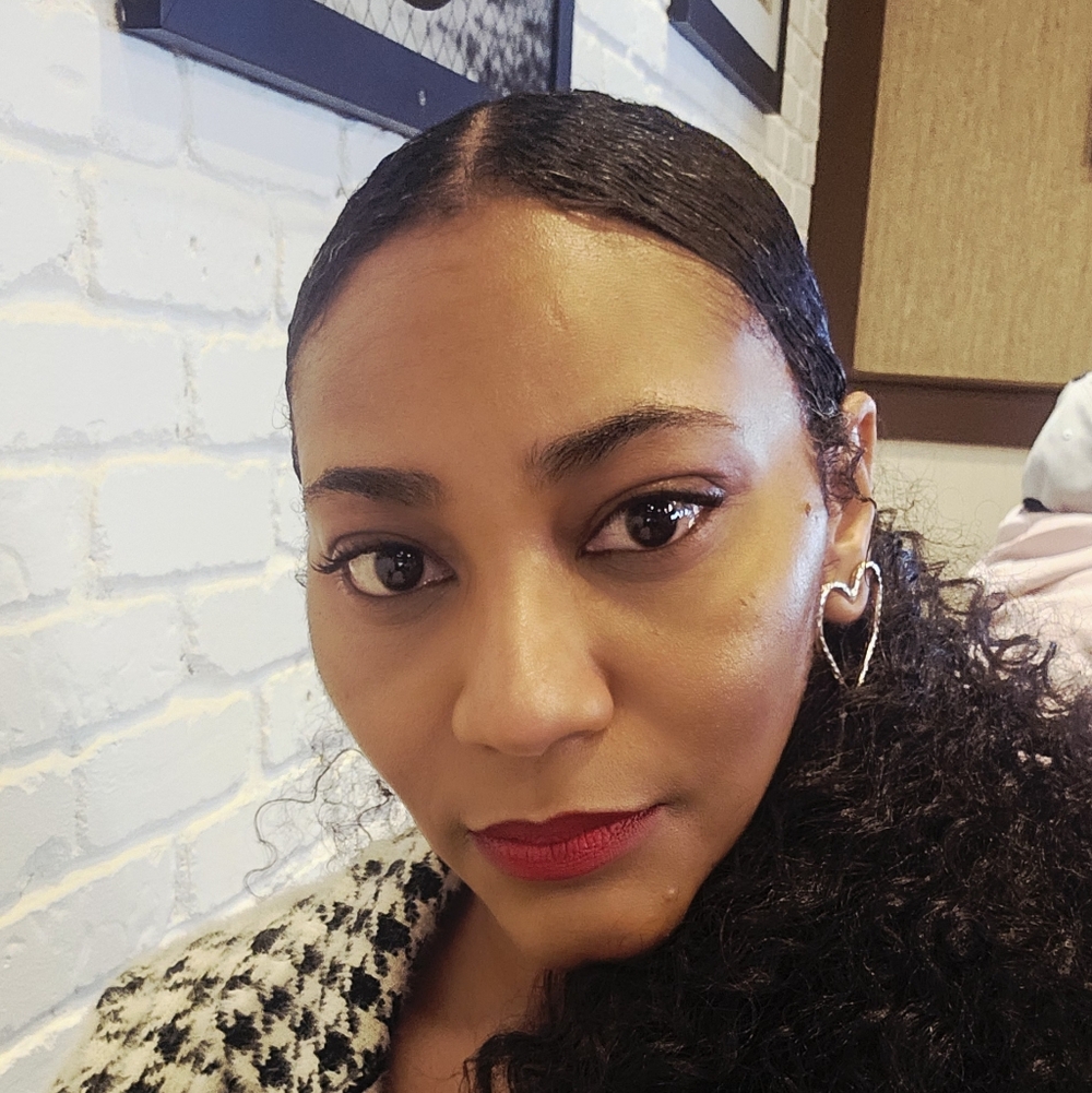 Meet your Posher, Anah